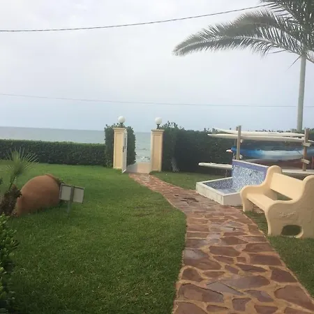 Bajo En Primera Línea De Playa *